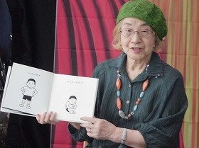 写真2　絵本の読み聞かせをしている演者さん