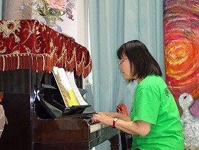 3.ピアノ演奏をする女性 - .jpg