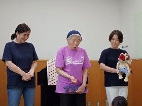 写真1　風のぶらんこのメンバーのみなさん。
