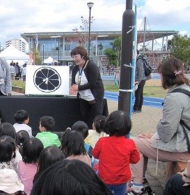 写真青空えほんのじかんの様子