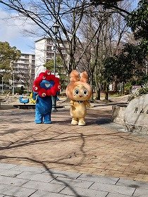 写真ミャクミャクとりろりろ