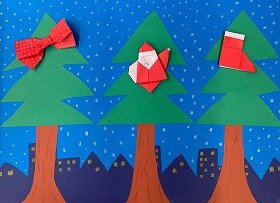 画像1　絵本コーナー用のクリスマスの森を表現した壁面飾り