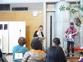 永田カツコさんと福田晃一さんの演奏の様子