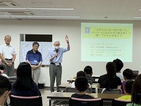 写真1　講師のくらりか関西の皆さん