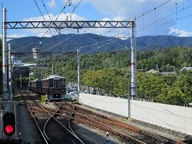 北千里駅から箕面の山を眺めるの画像