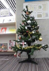 クリスマスツリーの飾りの画像