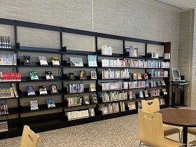 北千里図書館YAコーナーの様子